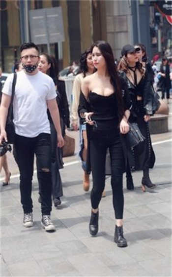 舞蹈老妈被同学征