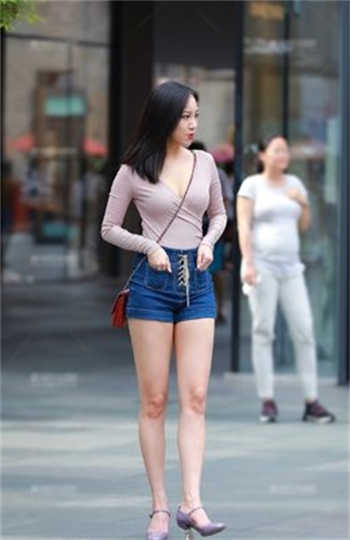 女友颖夜市捞鱼