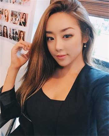 陈小纭《男人装》
