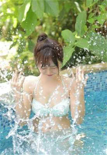 拉肚子蹲厕所学校女