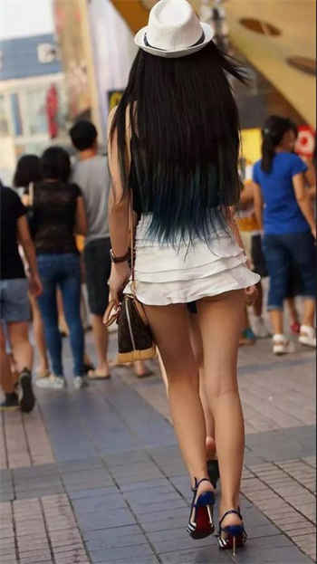 商务戴绿帽子的老板娘