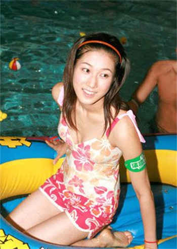 美女比胸大的视频