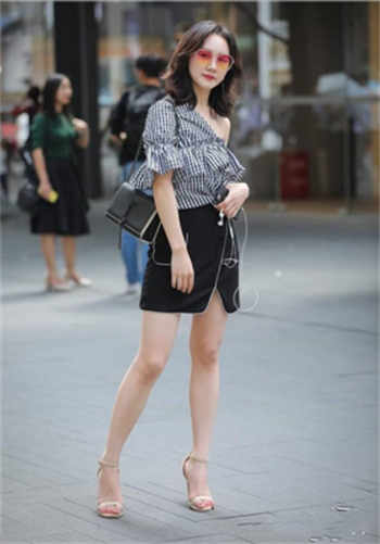 小学生的肌肌长什么样