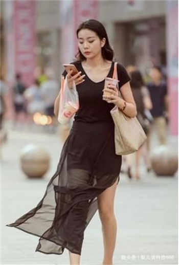 女友萱颖雨天带陈伯