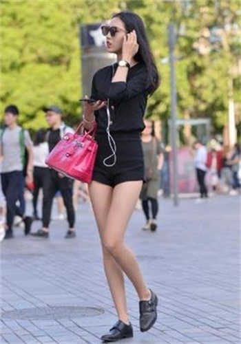 隔壁女的叫我去换灯泡
